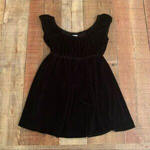 Peek girls size 4/5 (S) short sleeve black velvet dress
